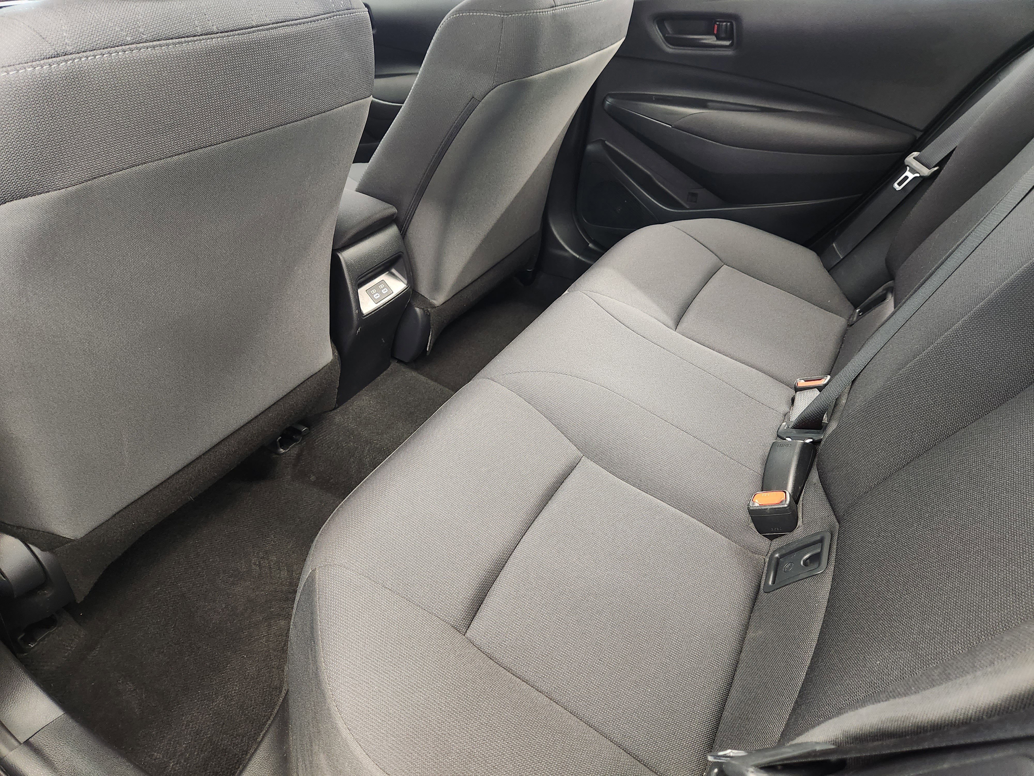 Used 2025 Toyota Corolla LE image 28