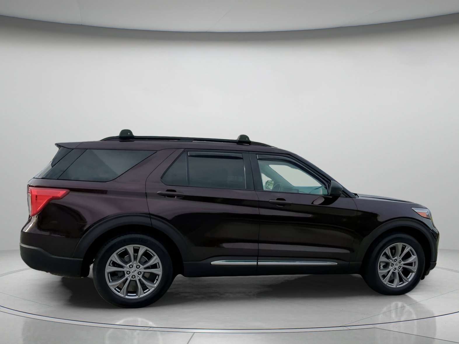 Certified 2022 Ford Explorer XLT w/ Equipment Group 202A RWD image 31