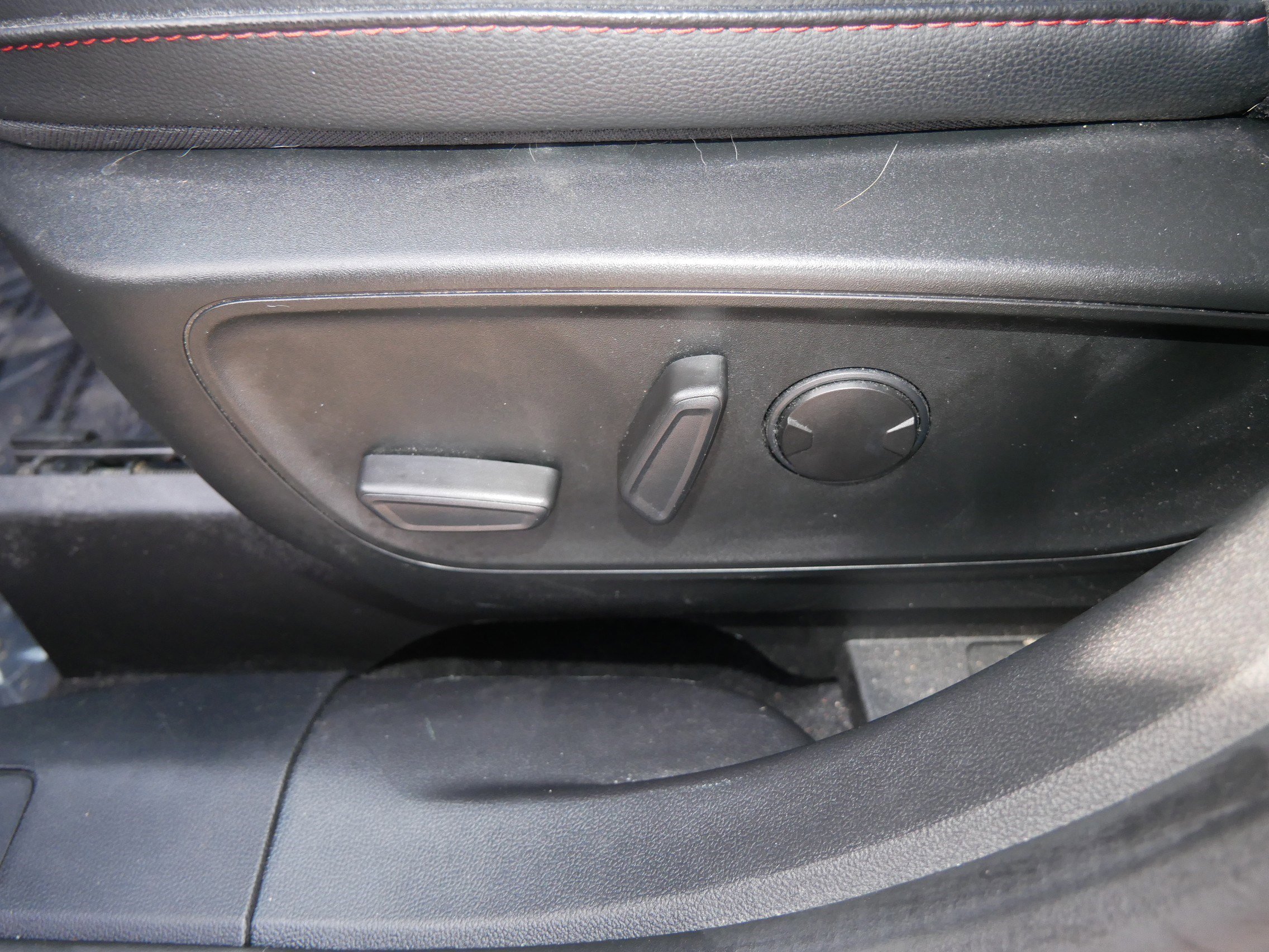 Certified 2022 Ford Escape SEL w/ SEL Stealth AWD Package image 19