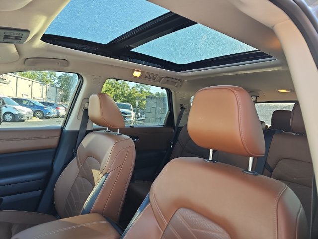 Used 2024 Nissan Pathfinder Platinum FWD image 16