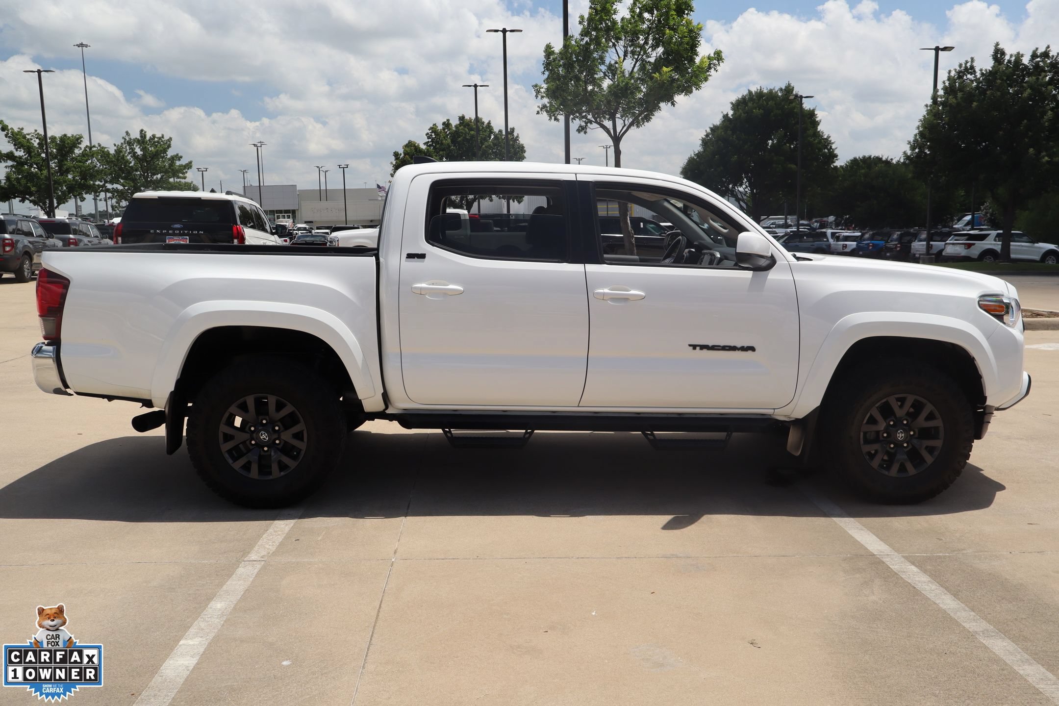 Used 2023 Toyota Tacoma SR5 RWD image 2