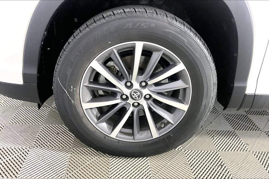 Used 2019 Toyota Highlander XLE FWD image 7