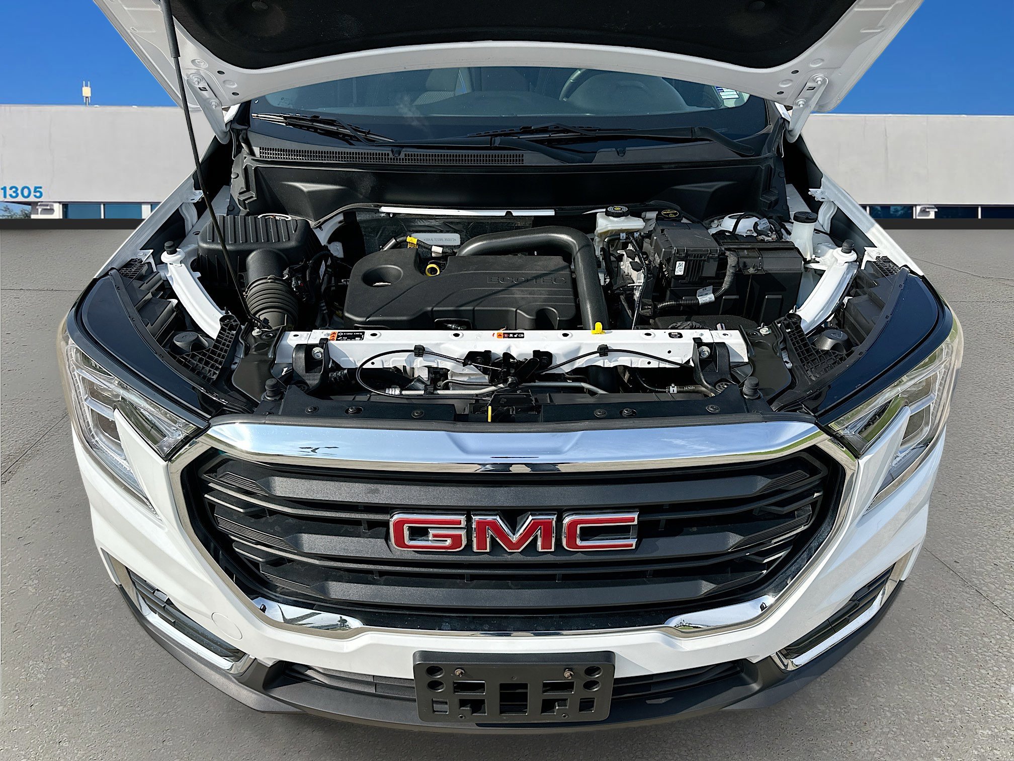 Used 2024 GMC Terrain SLE image 27