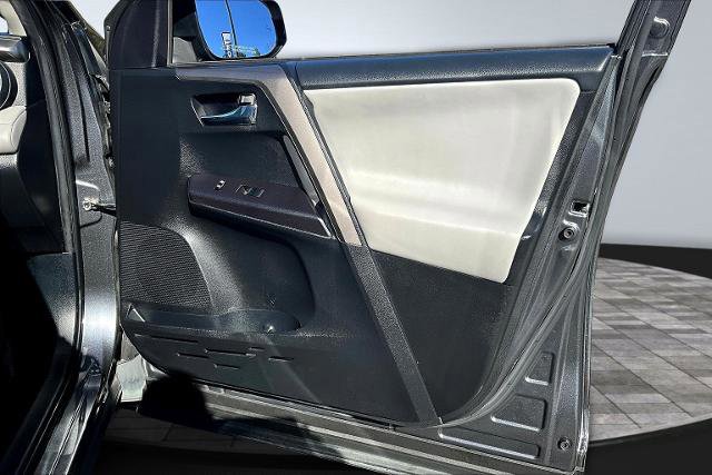 Used 2018 Toyota RAV4 XLE image 30