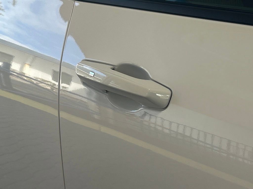 Used 2025 Chevrolet Equinox LT image 18