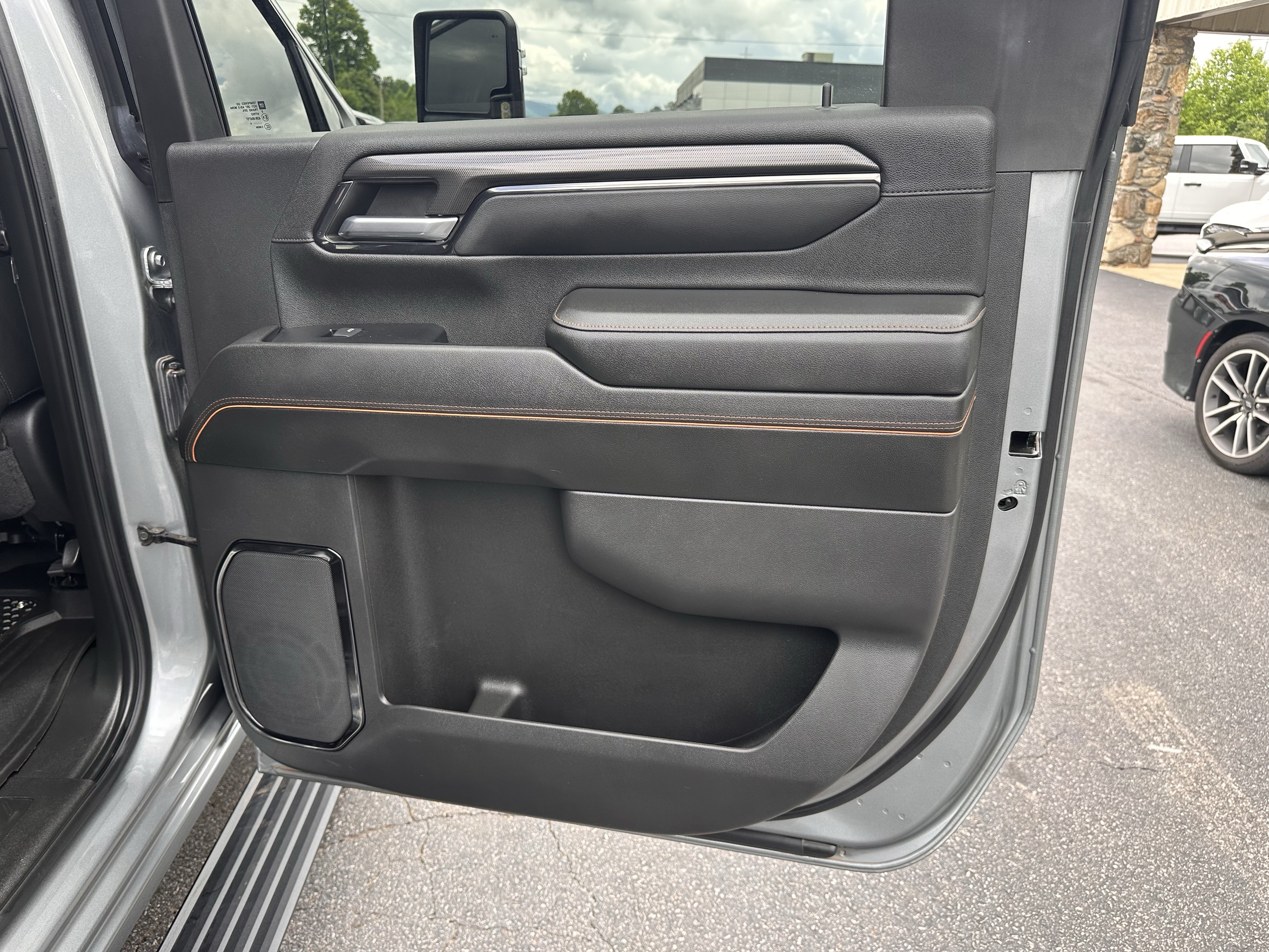 Used 2024 GMC Sierra 2500 AT4 w/ AT4 Premium Plus Package AWD/4WD image 18