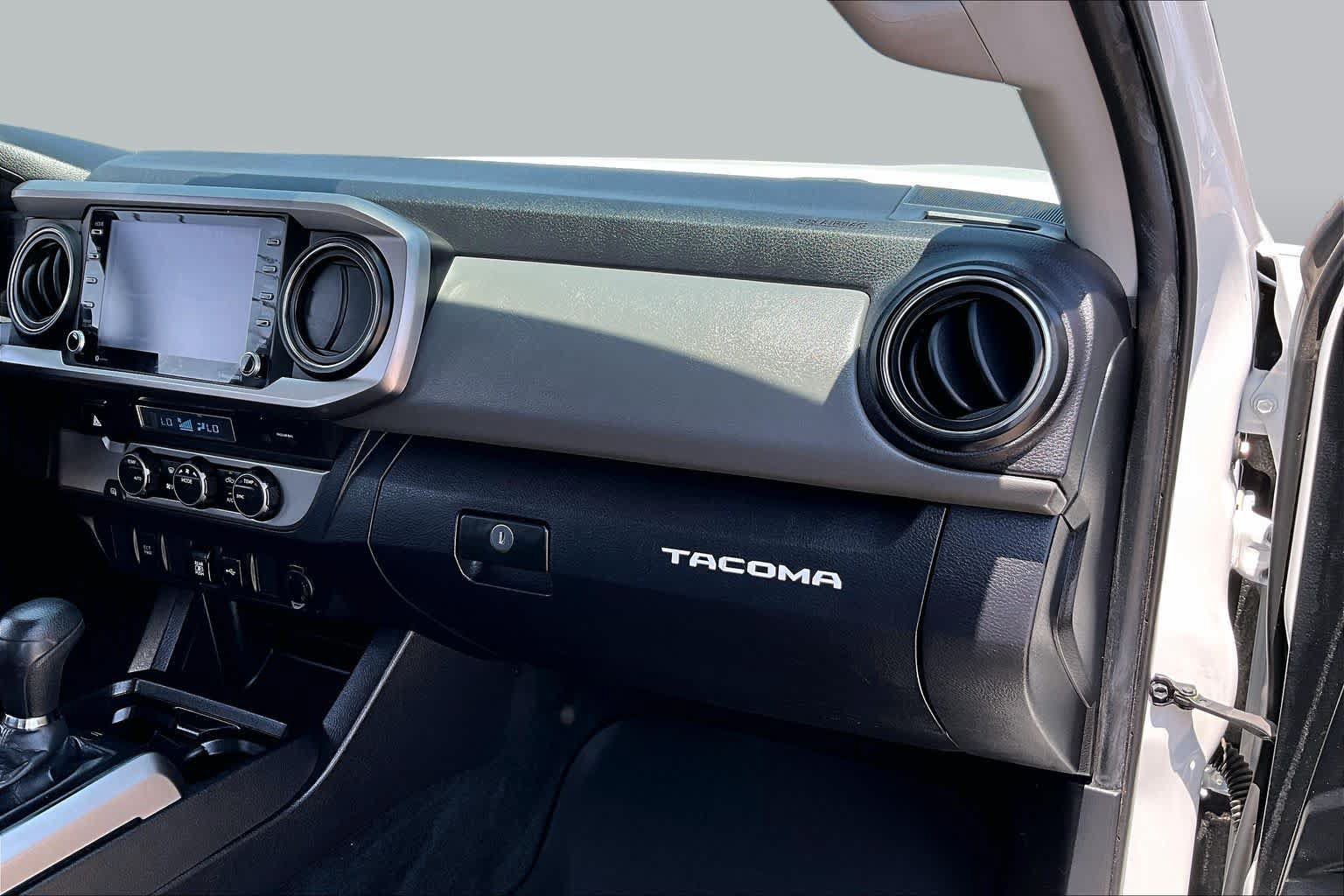 Used 2022 Toyota Tacoma SR5 RWD image 18