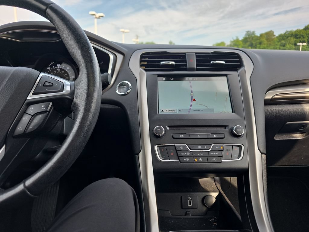 Certified 2017 Ford Fusion Energi SE FWD image 31
