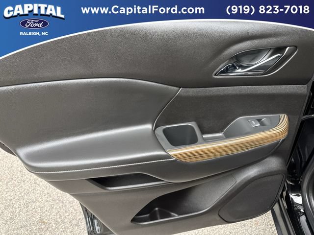 Used 2022 GMC Acadia SLE w/ Driver Convenience Package FWD image 17