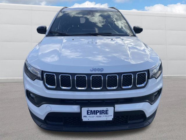 Used 2023 Jeep Compass Latitude w/ Sun and Sound Group AWD/4WD image 15