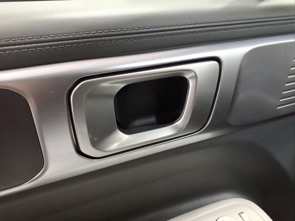 Used 2025 Hyundai Santa Fe SEL AWD/4WD image 12