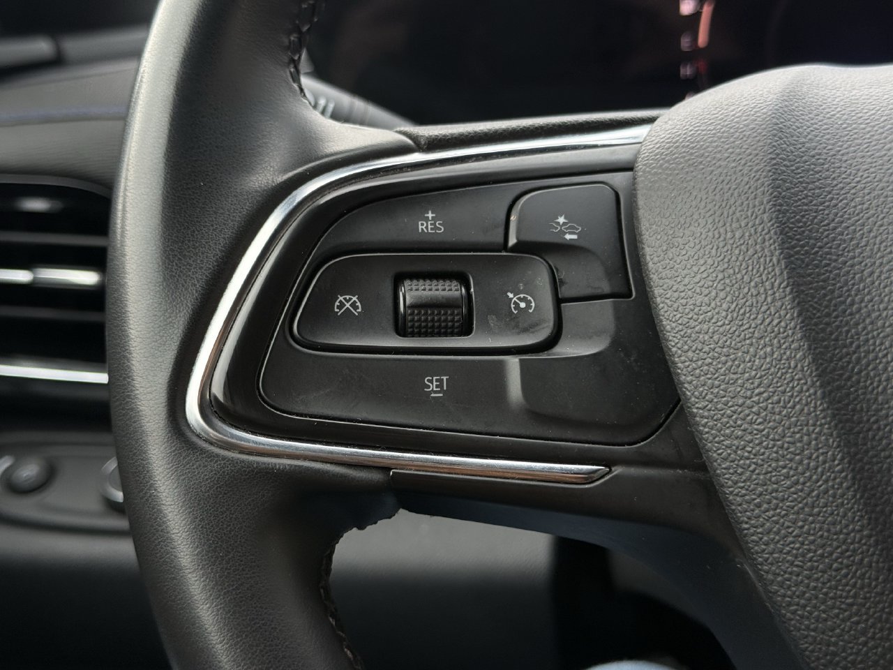 Used 2025 Buick Envista Sport Touring FWD image 12