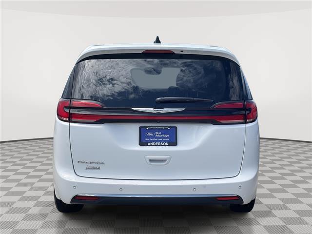 Used 2024 Chrysler Pacifica Touring-L FWD image 8