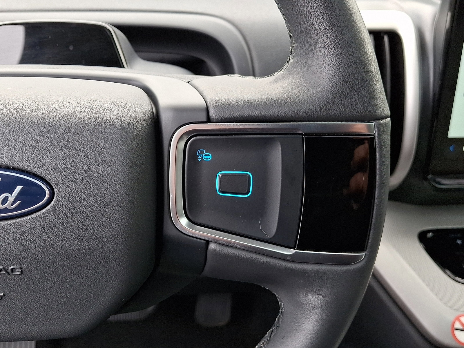 Certified 2025 Ford Expedition Active AWD/4WD image 25