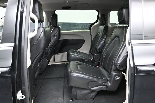 Used 2023 Chrysler Pacifica Touring-L FWD image 23