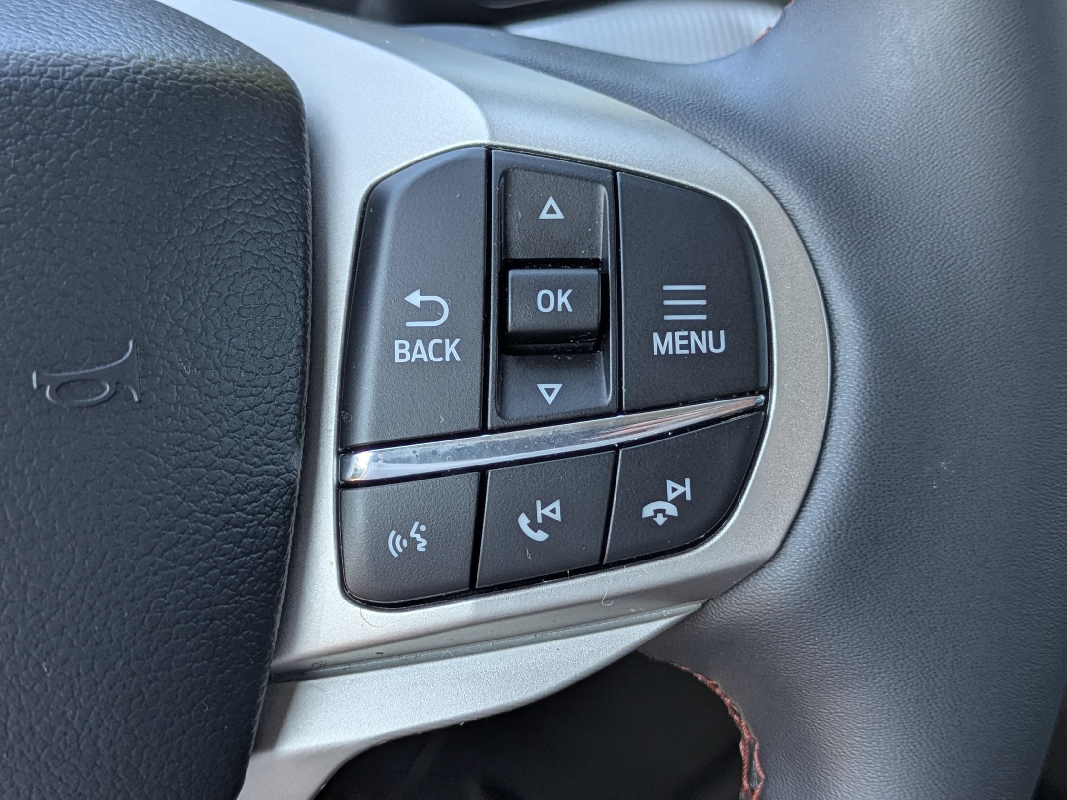 Certified 2025 Ford Explorer Active AWD/4WD image 16