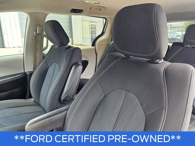 Used 2022 Chrysler Voyager LX FWD image 17