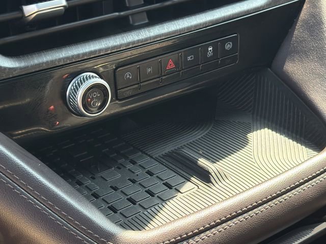 Certified 2025 Ford Explorer Platinum w/ LUX Leather Package image 30