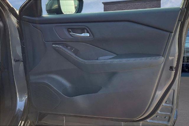 Used 2025 Nissan Rogue SV FWD image 27