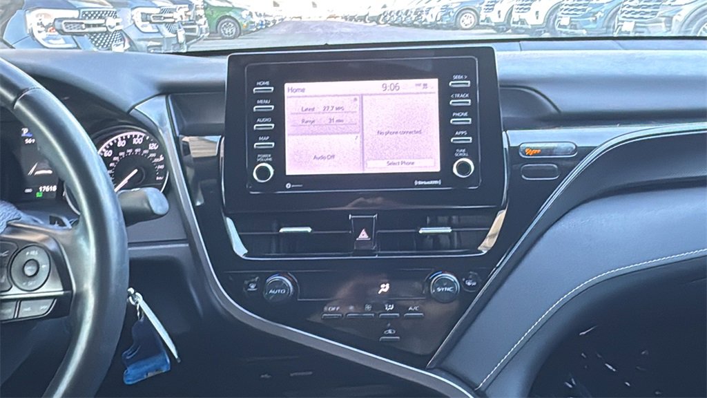 Used 2023 Toyota Camry SE image 11