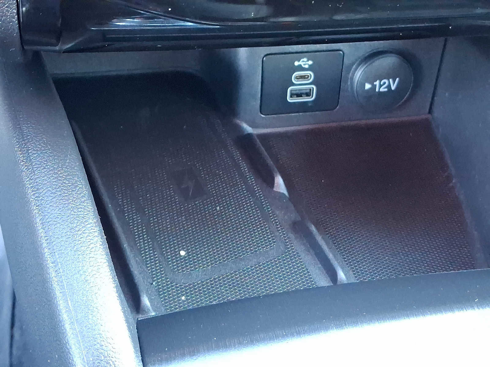 Certified 2024 Ford Escape Platinum w/ Premium Technology Package image 25