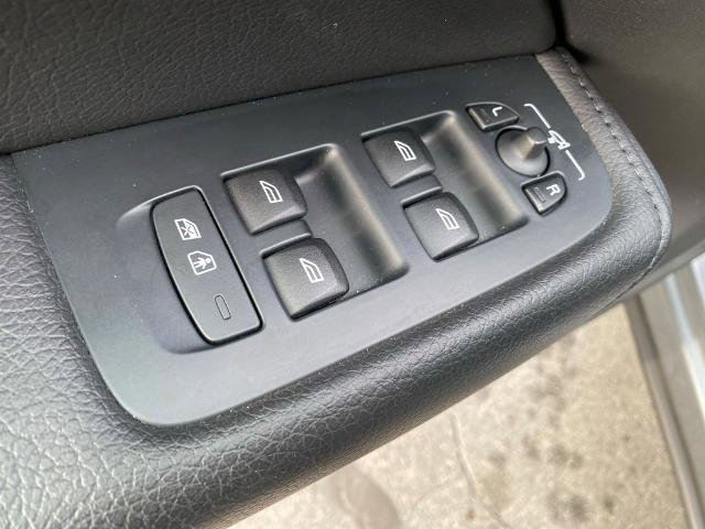 Used 2021 Volvo XC60 T5 Momentum w/ Protection Package Premier image 13