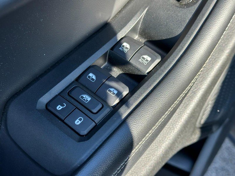 Used 2023 Jeep Grand Cherokee Laredo image 16