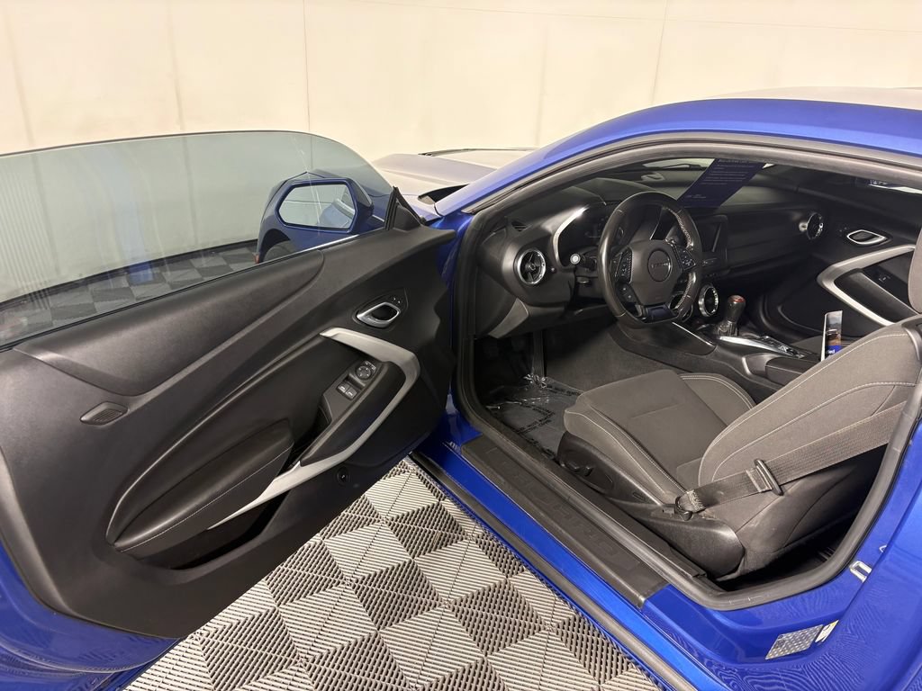 Used 2020 Chevrolet Camaro LT RWD image 11