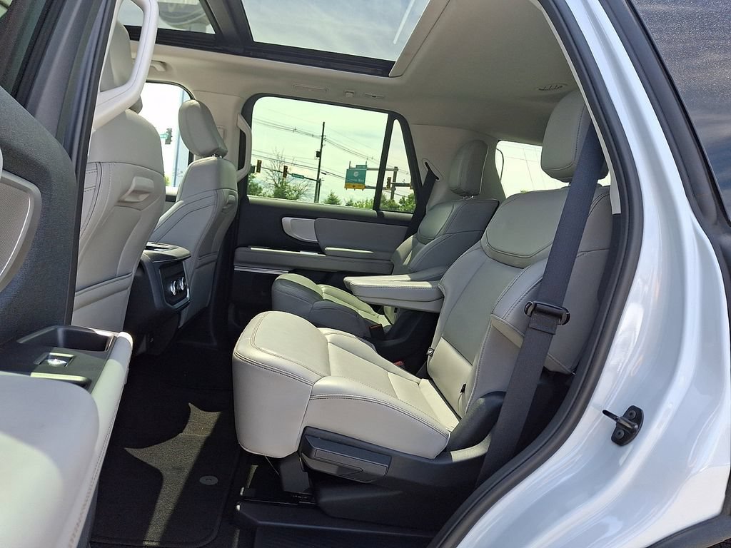 Certified 2025 Ford Expedition Active AWD/4WD image 10