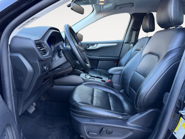 Certified 2025 Ford Escape Platinum AWD/4WD image 11