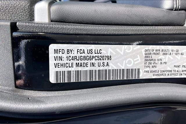 Used 2023 Jeep Grand Cherokee Limited w/ Black Appearance Package image 31