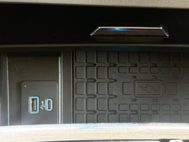 Certified 2024 Ford Expedition XLT RWD image 7
