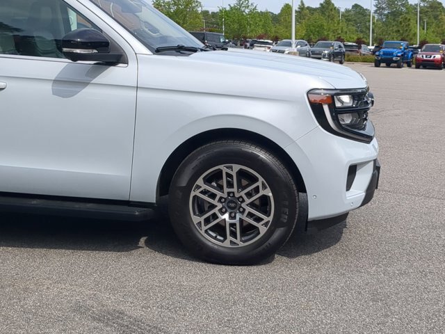 Certified 2025 Ford Expedition Active RWD image 11