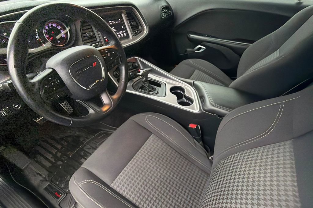 Used 2019 Dodge Challenger SXT image 10