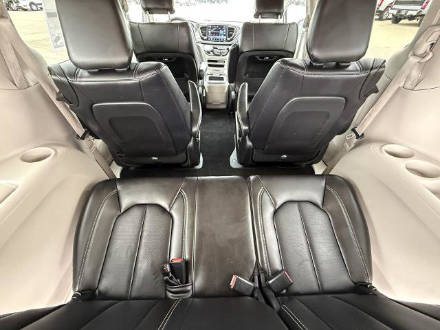 Used 2024 Chrysler Pacifica Limited FWD image 12