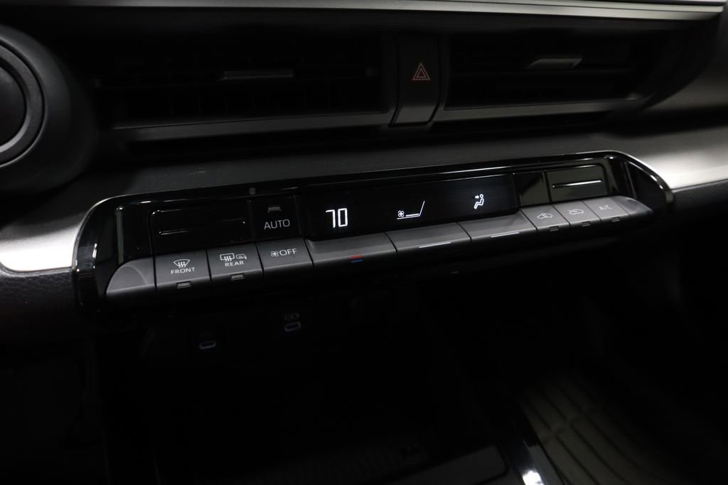 Used 2024 Toyota Prius LE image 32