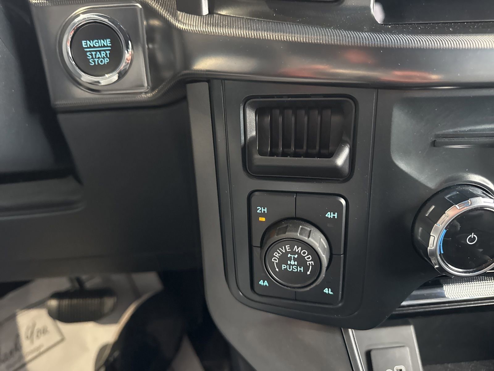 Certified 2025 Ford F150 Lariat w/ Equipment Group 501A Mid AWD/4WD image 36