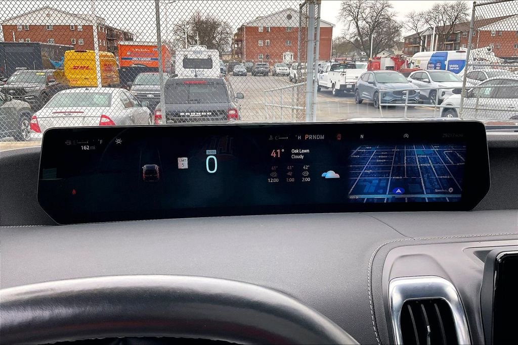 Certified 2025 Ford Expedition Platinum image 18