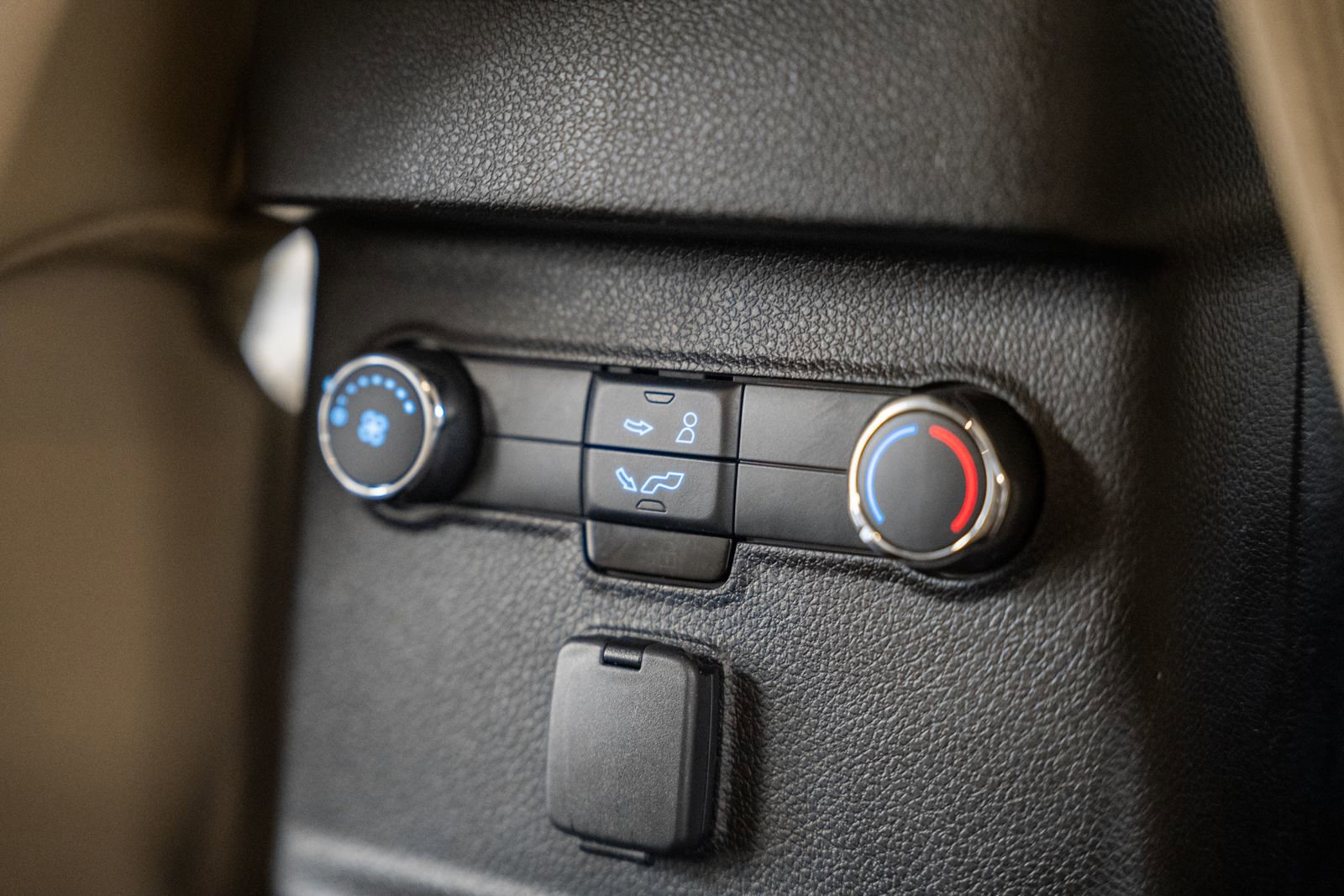 Certified 2017 Ford Explorer XLT w/ Equipment Group 202A image 32