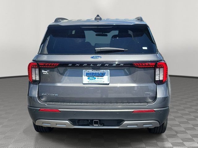Certified 2025 Ford Explorer Active w/ Active Comfort Package RWD image 4