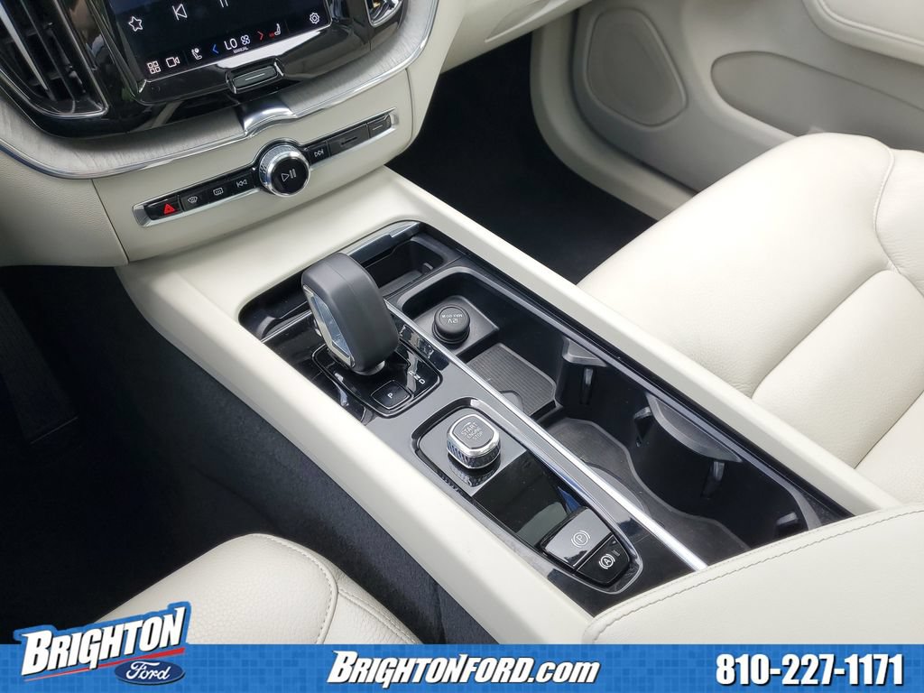 Used 2023 Volvo XC60 B5 Plus AWD/4WD image 31