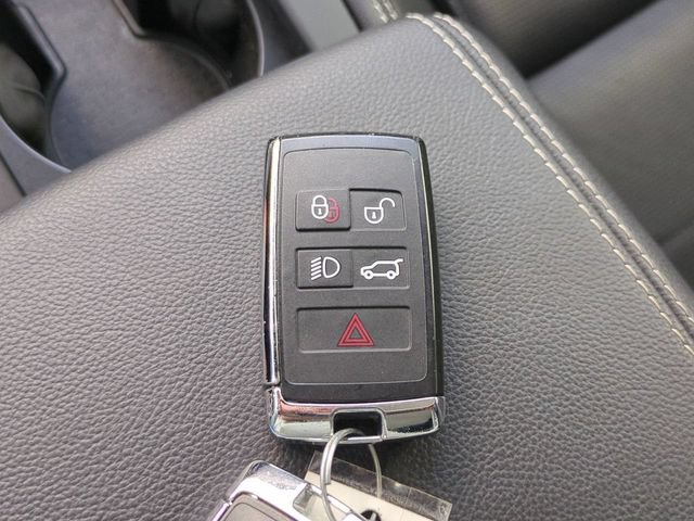 Used 2024 Jaguar F-PACE R-Dynamic S AWD/4WD image 31