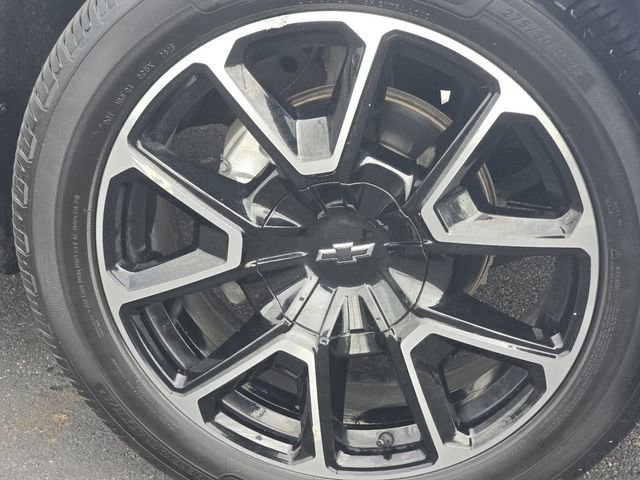 Used 2022 Chevrolet Suburban RST w/ Luxury Package AWD/4WD image 10