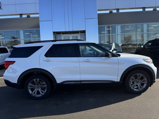 Certified 2023 Ford Explorer XLT w/ Equipment Group 202A image 4