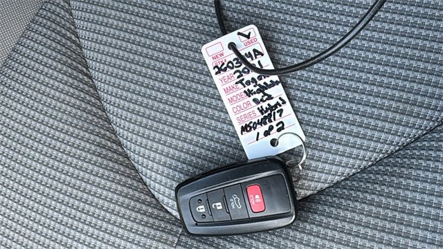 Used 2021 Toyota Highlander LE image 28