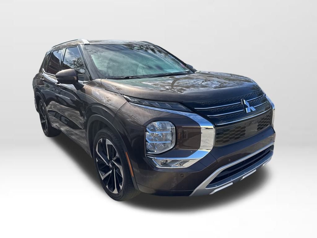 Used 2022 Mitsubishi Outlander SEL image 2