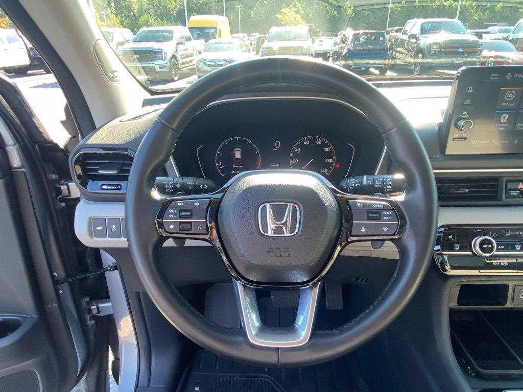 Used 2023 Honda Pilot Touring image 13