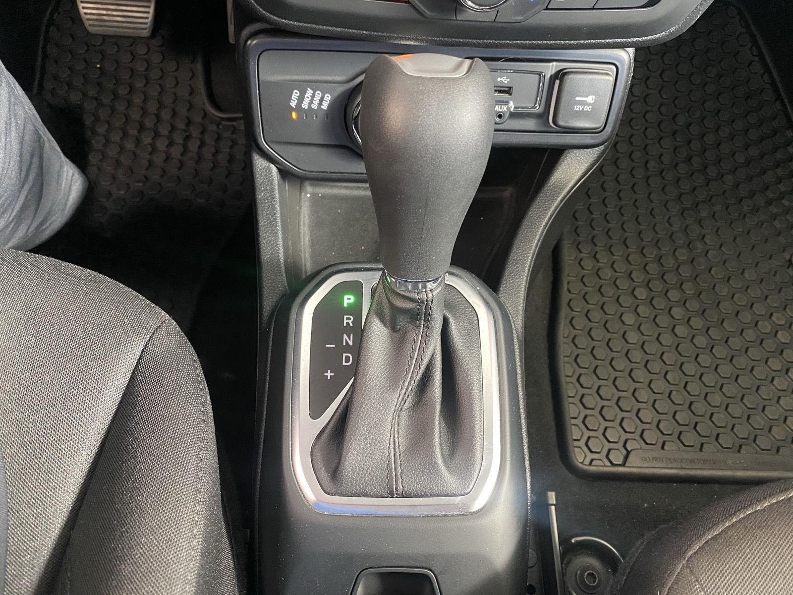 Used 2018 Jeep Renegade Latitude w/ Cold Weather Group AWD/4WD image 20