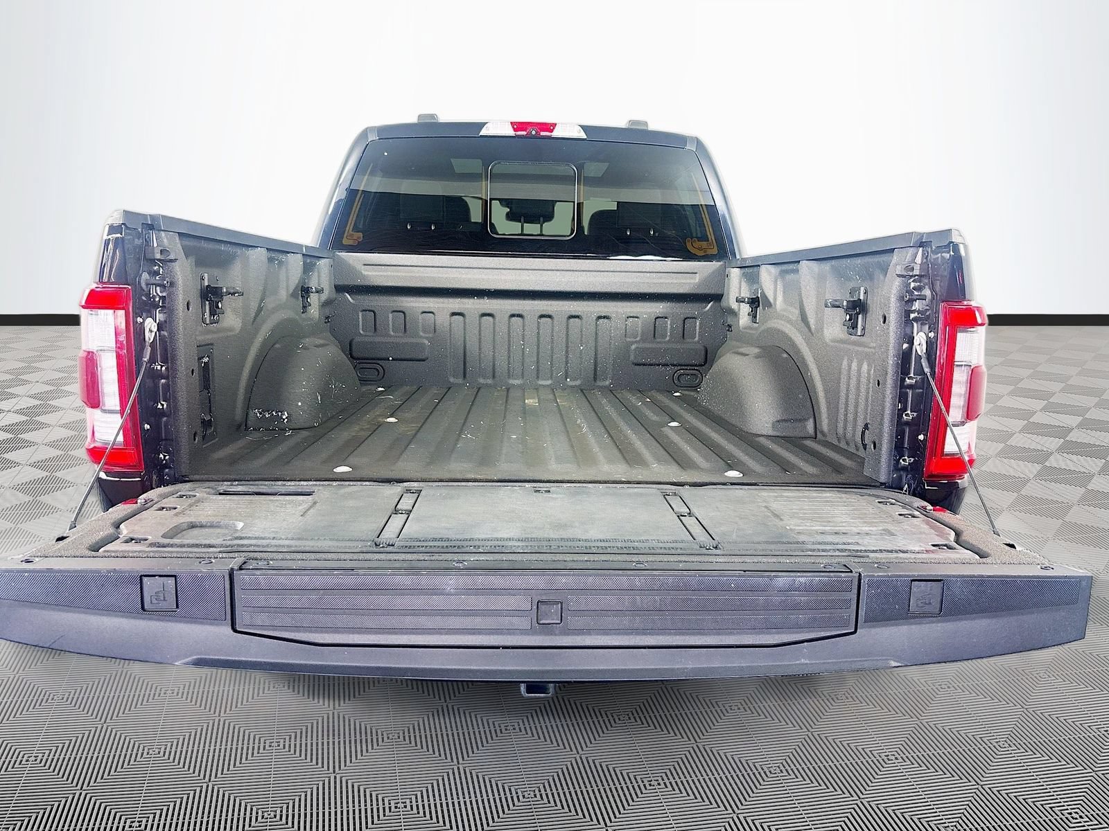 Certified 2022 Ford F150 Platinum w/ Equipment Group 701A High AWD/4WD image 28