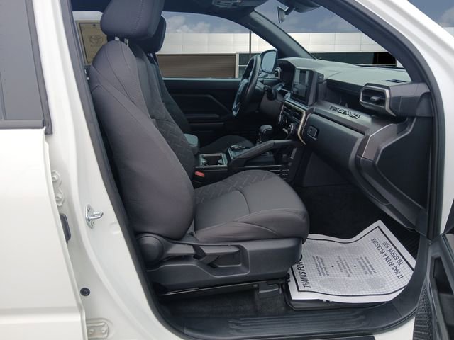 Used 2025 Toyota Tacoma SR5 AWD/4WD image 15